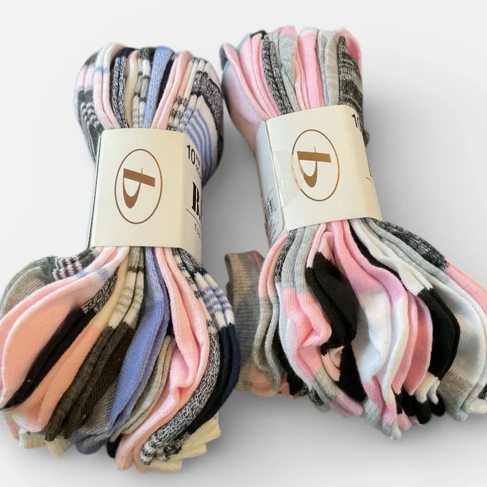 - 🌸20 Pairs Ladies NWT No Shows